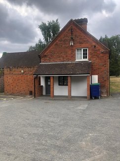 Vineyard Barn car park and front entrance